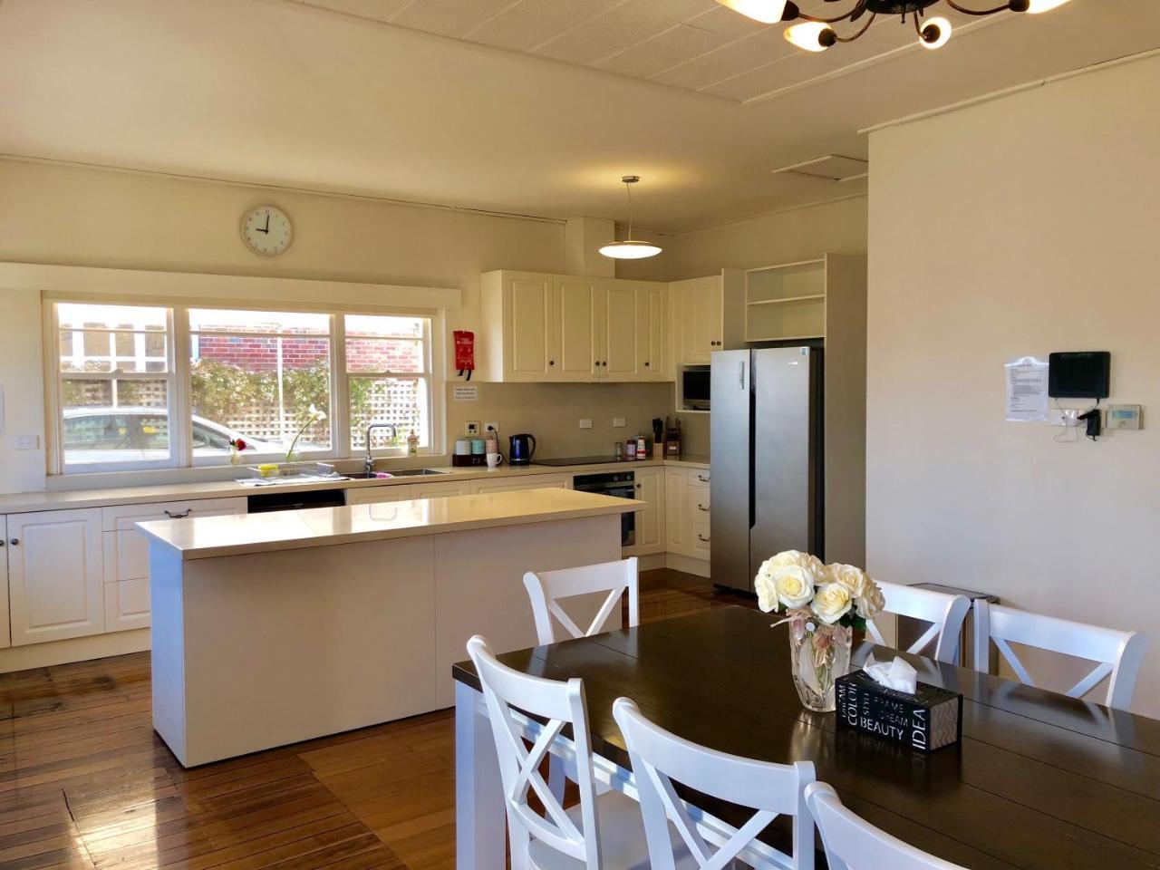 Riverbank Villa Devonport Bagian luar foto
